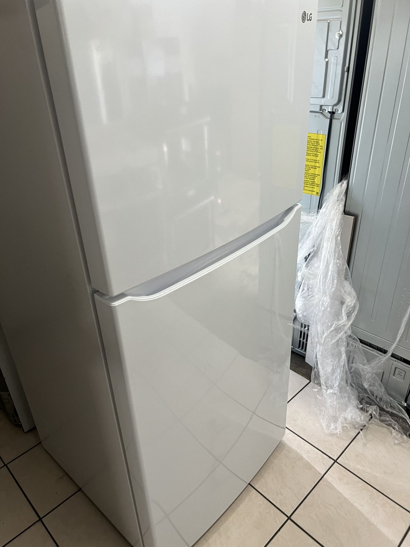 NEW NEVER USED WORKS GREAT A LOT OF STORAGE