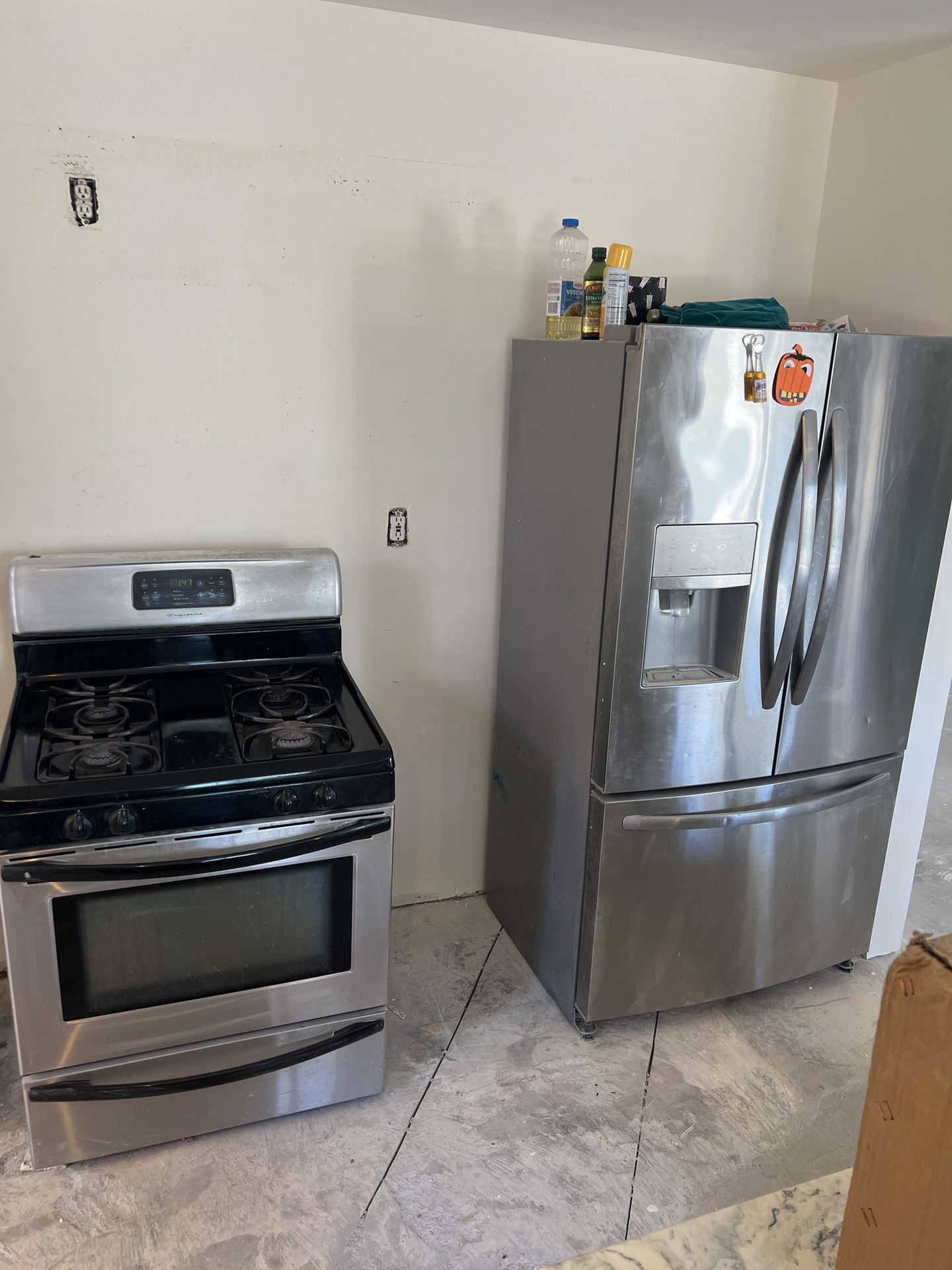 Stove And refrigerator