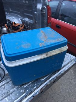 Rubbermaid Blue Ice Chest