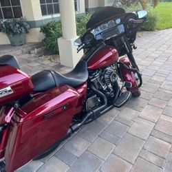 Christmas Special. Harley Davidson. 2018 Street Glide Special.4k Miles