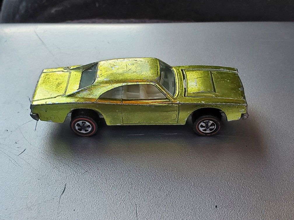 Hotwheels 1968 Custom Dodge Charger Lime Redline