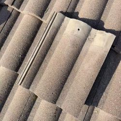 Roof Tiles In Excellent Condition