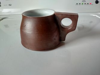 Brown ceramic cup/mug 5in heavyweight with dark blue bottom
