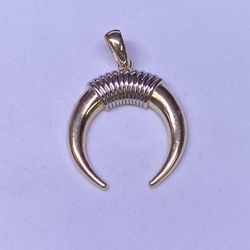 10k Bulls Horn Pendant 