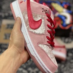 StrangeLove x Dunk Low SB 'Valentine's Day'
