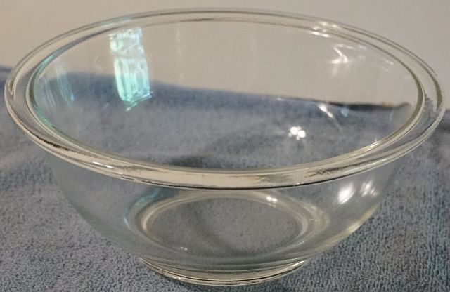 Pyrex 1 1/2 Qurt Bowl