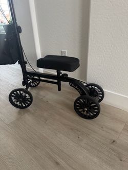 Knee walker brand new / knee scooter adjustable and foldable