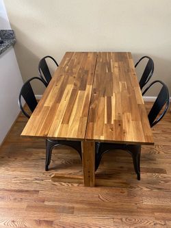 Dinning Table & 4 Dining Chairs!