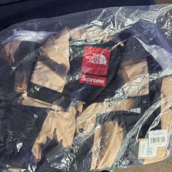 Brand New Supreme TNF Bleached Denim Mountain Jacket Size Small