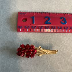 CA. ROSES PIN/BROOCH. APPROX 2”