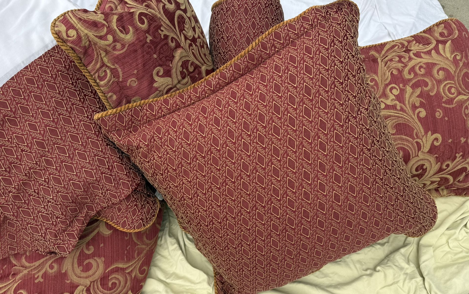 Queen Comforter Set
