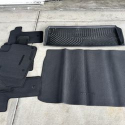 23-25 Kia Carnival Factory Floor Mats, Trunk Mats & Tray