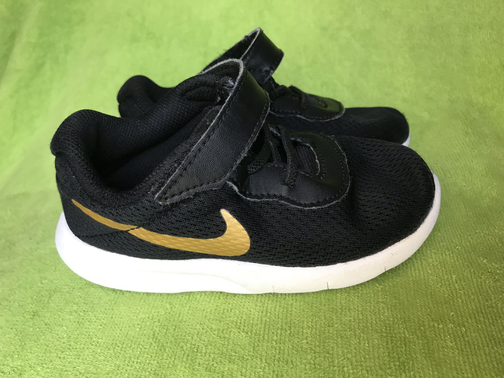NIKE SIZE US 8C- Used as new
