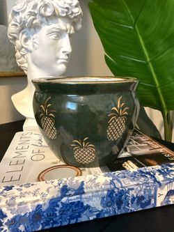 Andrea by Sadek pineapple porcelain planter