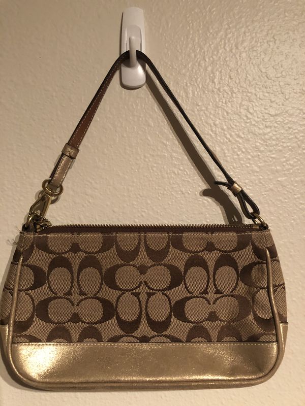 Coach Mini Clutch Shoulder Bag Wrist No Ho52 1861 Purse Signature C Gold Trim For In Tampa Fl Offerup