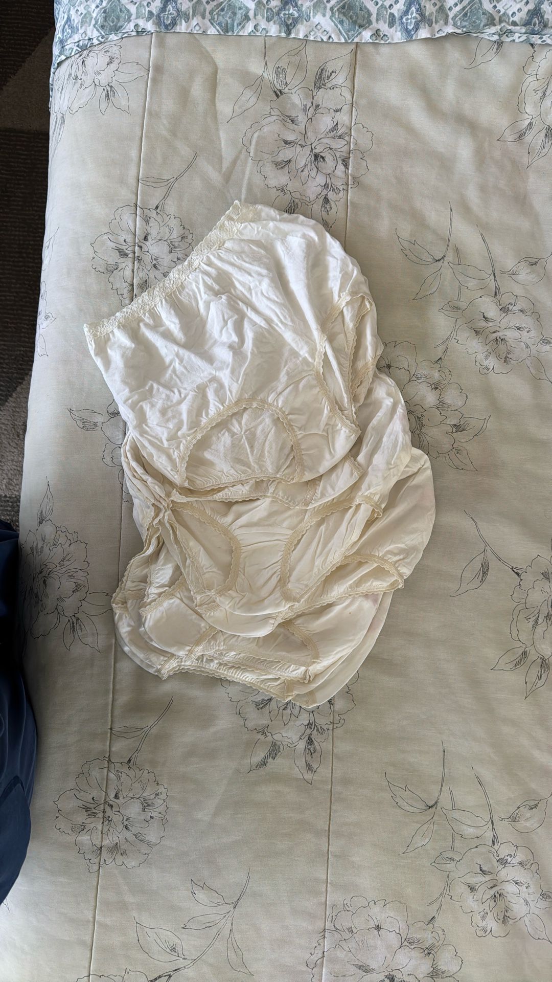 8 New Women’s Underwear (size Medium)