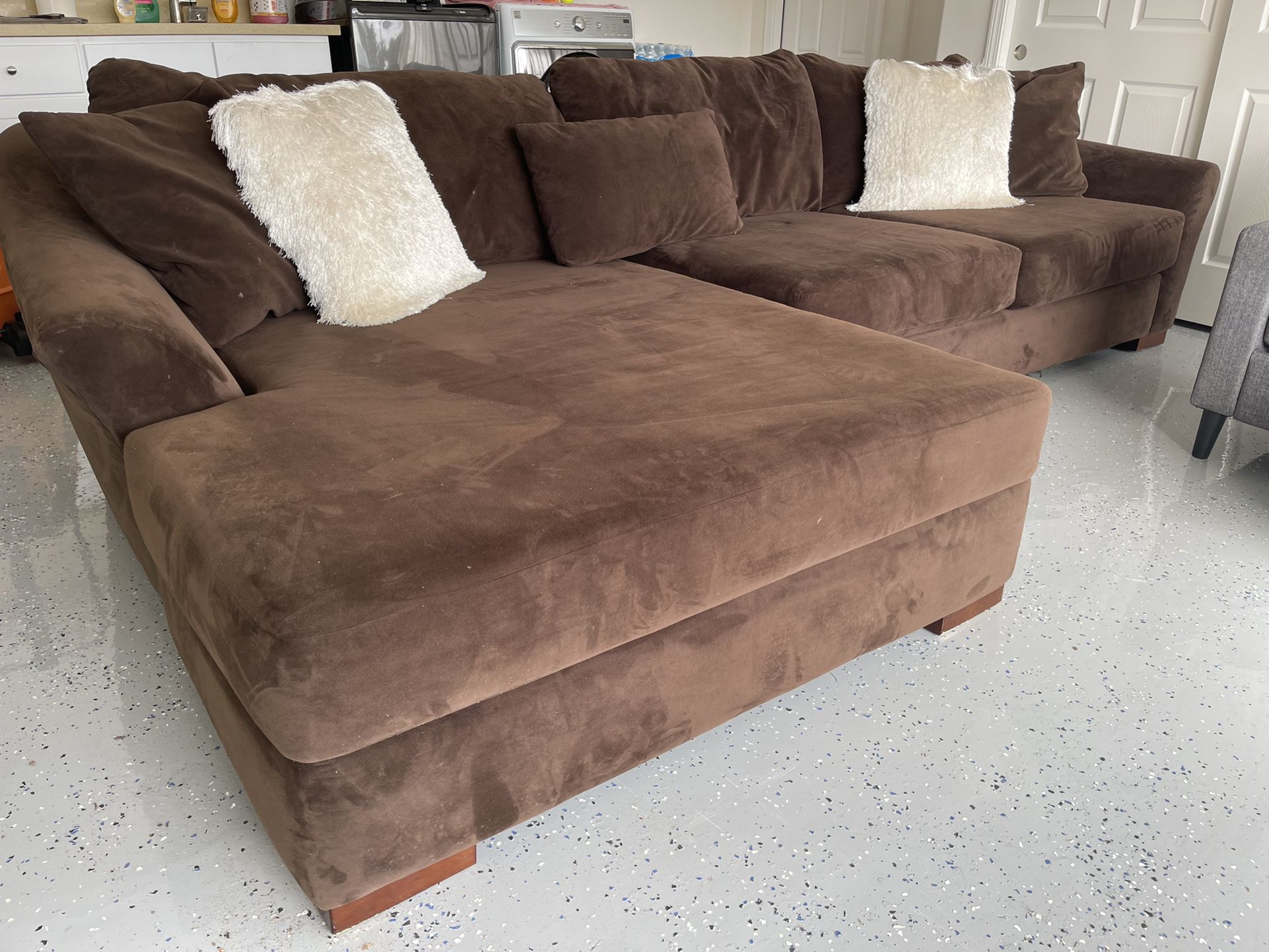 Macy’s Immaculate Dark Brown Sectional 