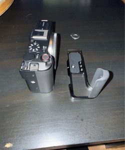 Canon R50 V + RF 24-50 f4.5-6.3 IS STM ( discount if bundled)
