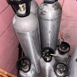 3-50lb And 4-20lb Co2 Tanks 