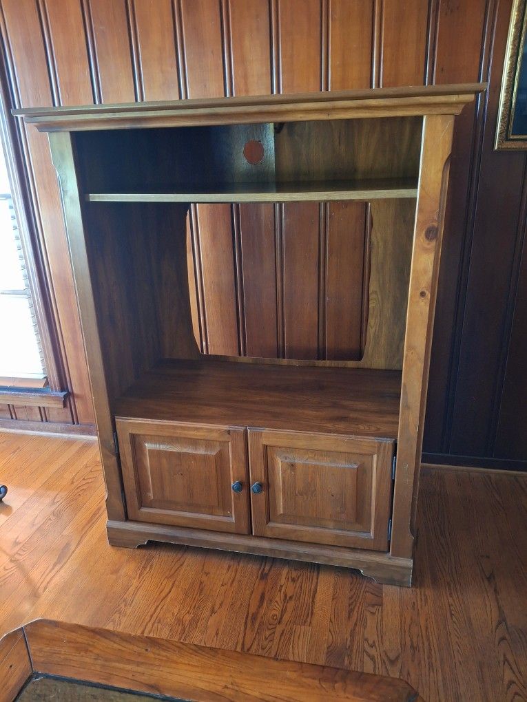 TV Stand / Entertainment Center