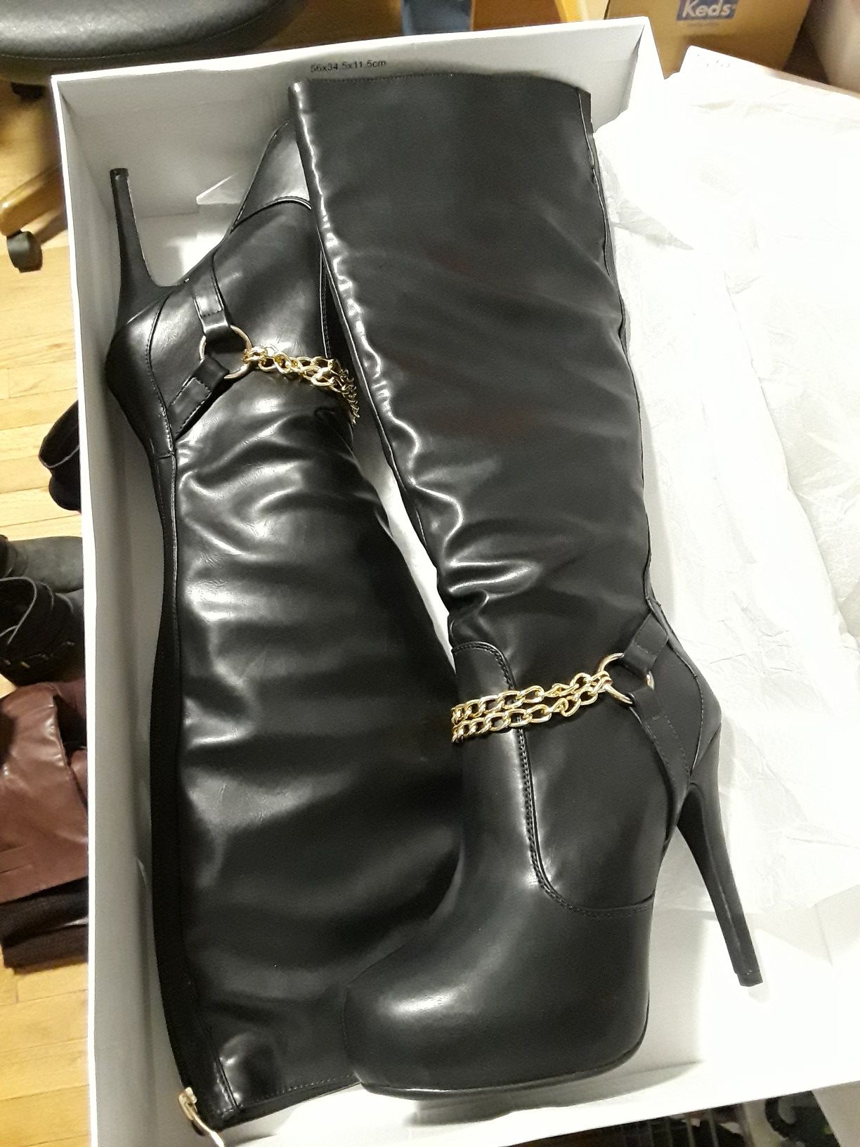 Tall heeled boot, size 8.5