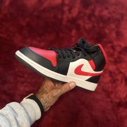 Nike Air Jordan 1’s Mid Bred Toe