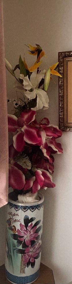 Vase & Flowers