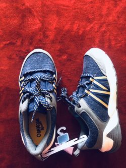 Osh Kosh tennis shoes new size 2