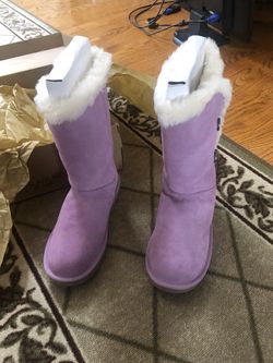Koolabura Boots by Uggs Size 5 Big Kid or for an Adult that is size 5