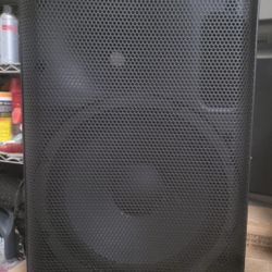 QSC CP12  Powered Speaker 