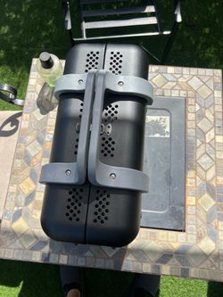 Portable charcoal grill