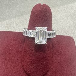14kt wg lab grown 3.00ct center  Emerald cut with 5.10 side diamond total 8.10ctw Diamond Ring