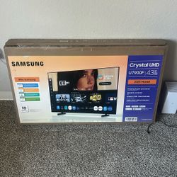 Samsung crystal UHD 43”