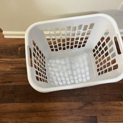Sterelite Laundry Bin