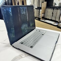 BEAST Macbook Pro 2019 i9 64GB Ram 512 HDD
