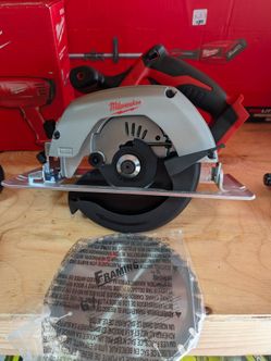 Milwaukee M18 18V Lithium-Ion Cordless 6-1/2 in. Circular Saw