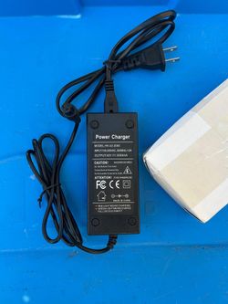 Cargador De Batería Marca Evaplus,tambien sirve para  patinetes electricos  o  hoverboads