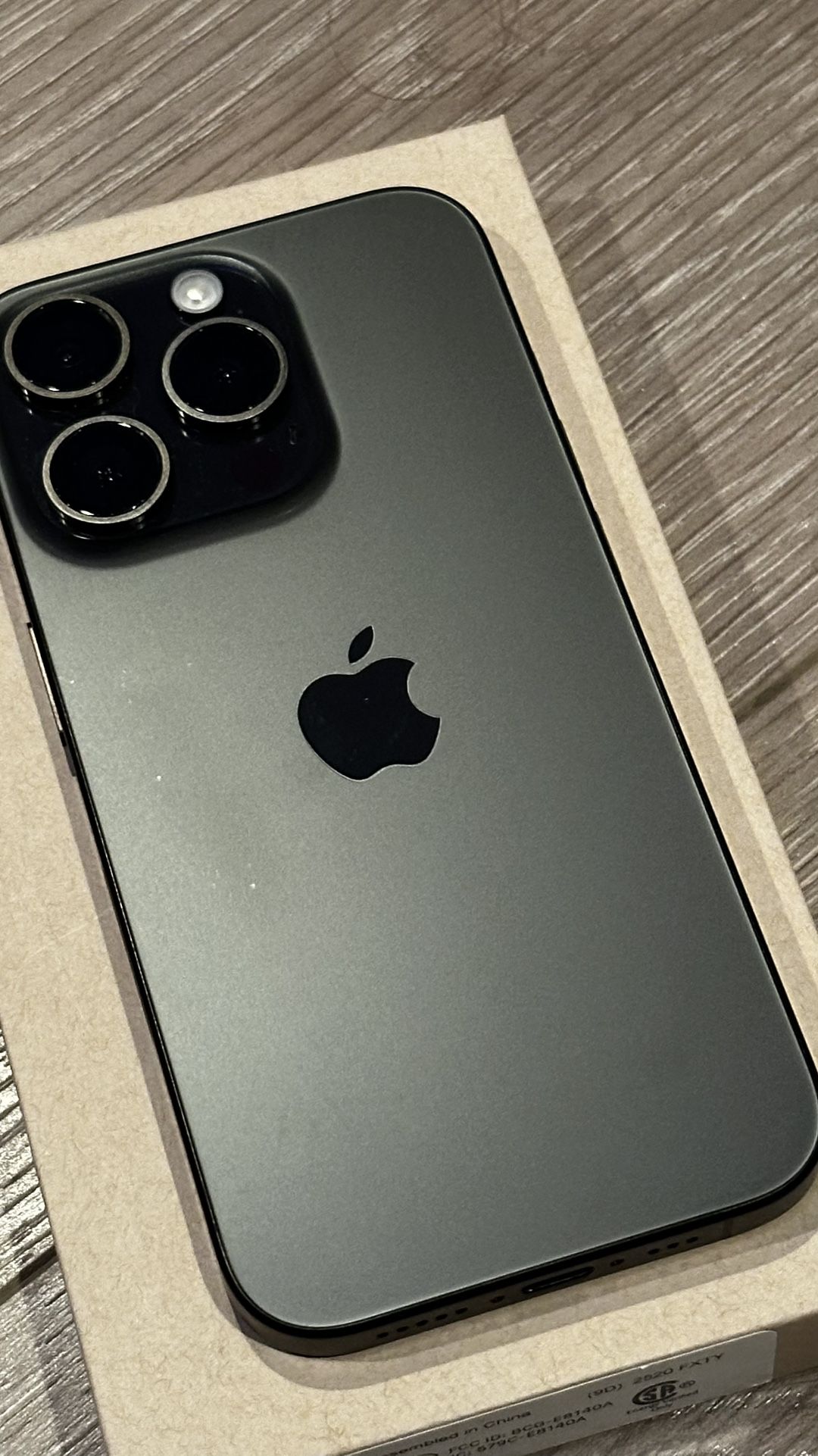 iPhone 15 pro 256gb 