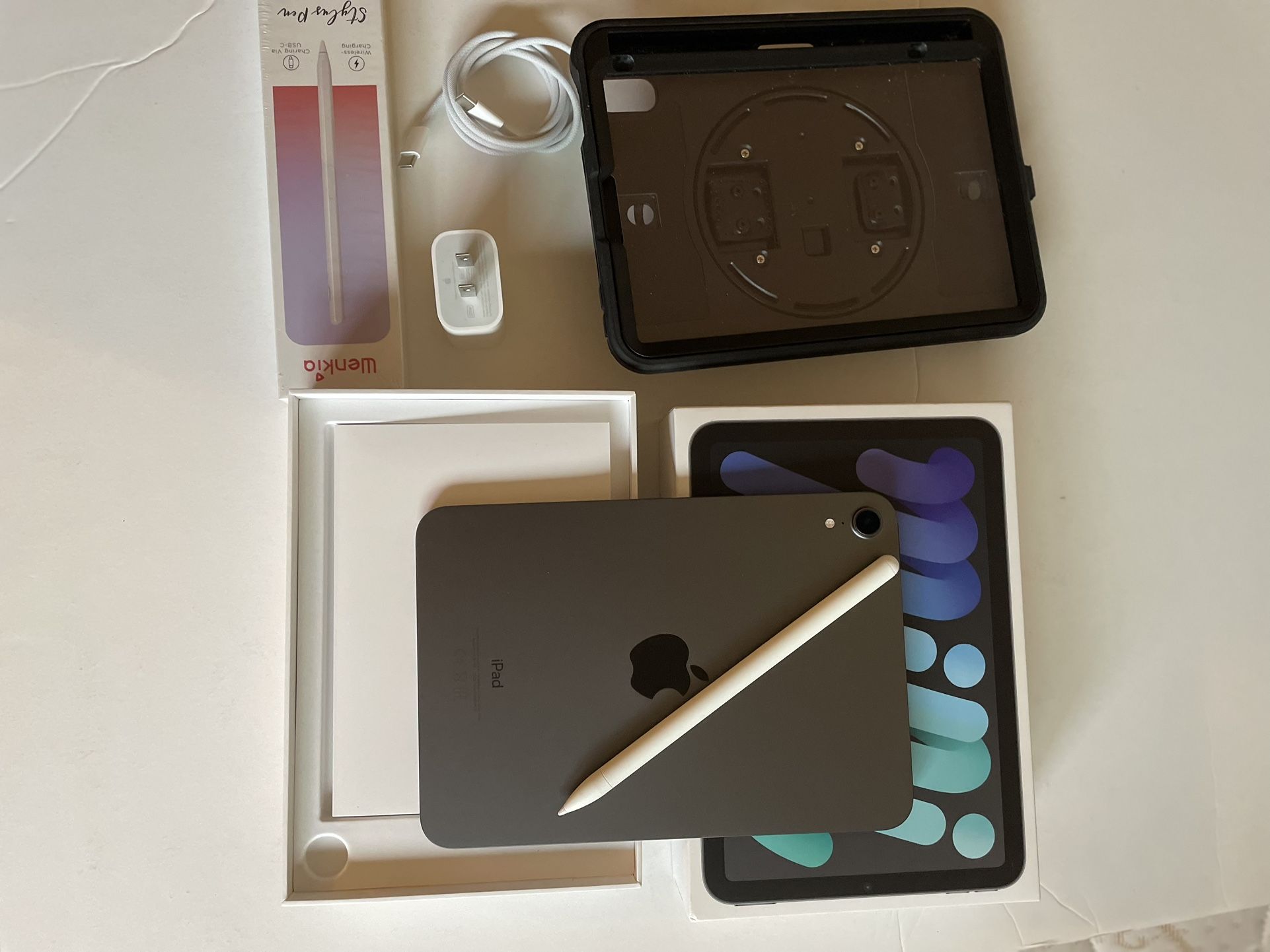 Apple iPad 6th generation w/ box Apple iPad 6 6th Generation