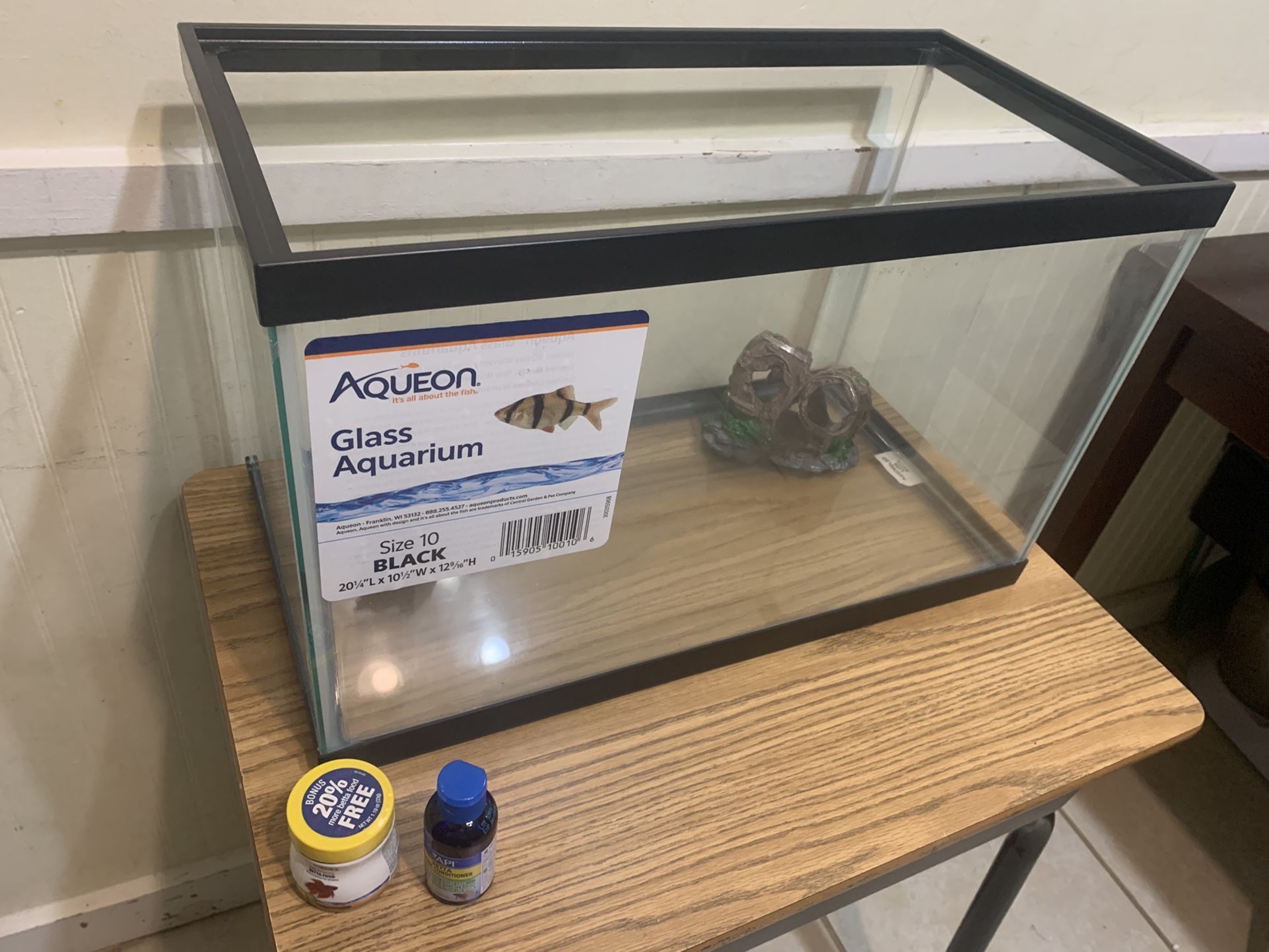 New Fish tank   (About 50 Liter Capacity) Live Rock,   and Some Other Accessories included . Everything In Pictures Is New