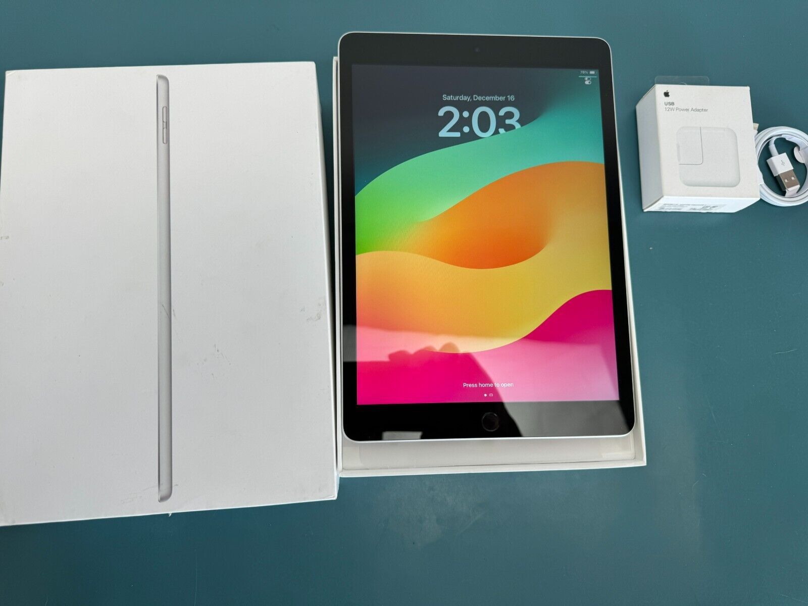 New Apple iPad - (9th Generation) with Wi-Fi + Cellular