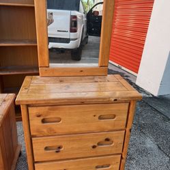 Dresser With Mirror