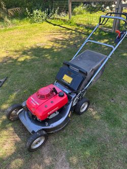 Honda HRC216 Commercial Hydrostatic Lawn Mower – $675 (Burien)