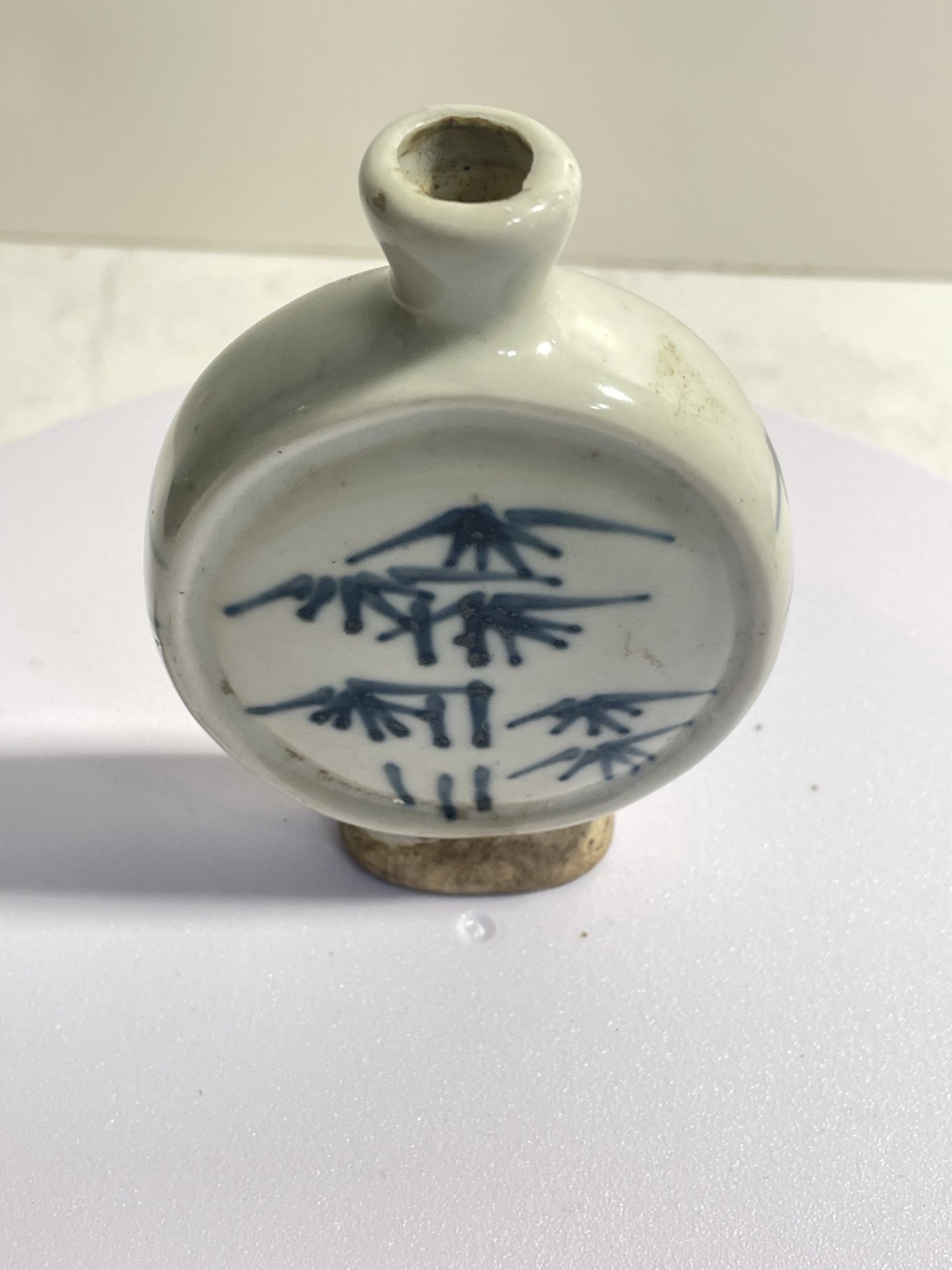 Vintage Chinese blue and white porcelain snuff bottle
