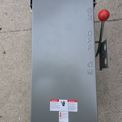 Heavy duty double throw safety switch