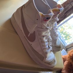 Vintage Nikes Size 7/