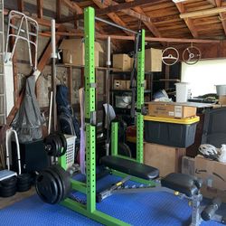 Squat Rack / Bench Press / Pull Up