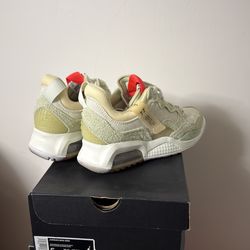 Jordan running shoes 20$ size 5y