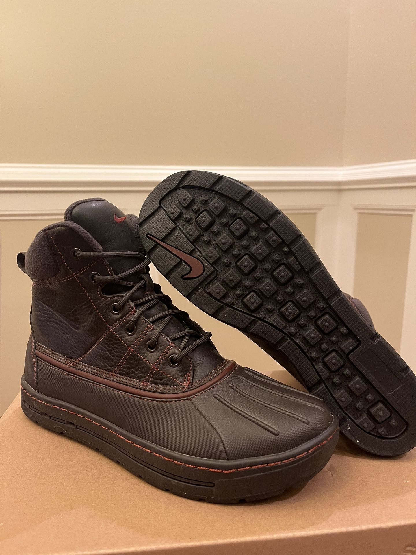 Mens Sz 8 Nike Acg Boots