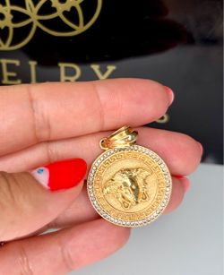 ✨ Genuine 18K Gold Medusa Charm ✨